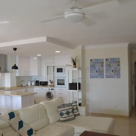 Frontline Deluxe 3br *