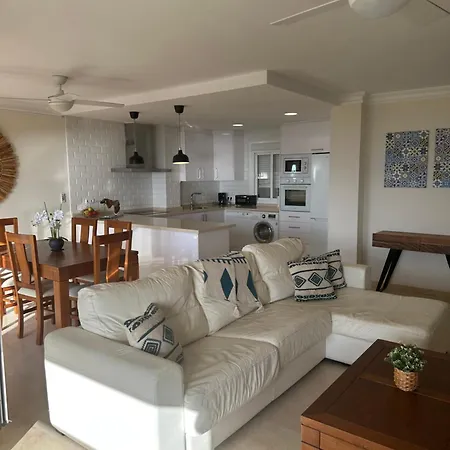 Seafront Deluxe 3br Appartamento *