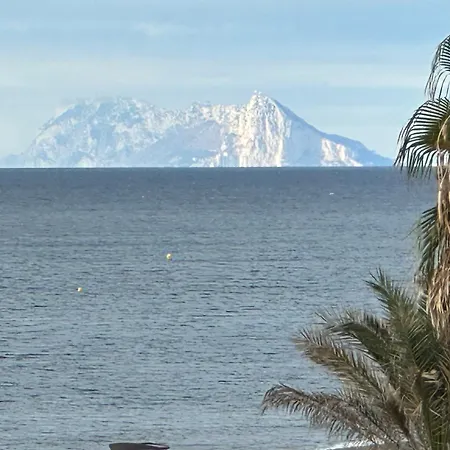 Lägenhet Seafront Deluxe 3br Estepona
