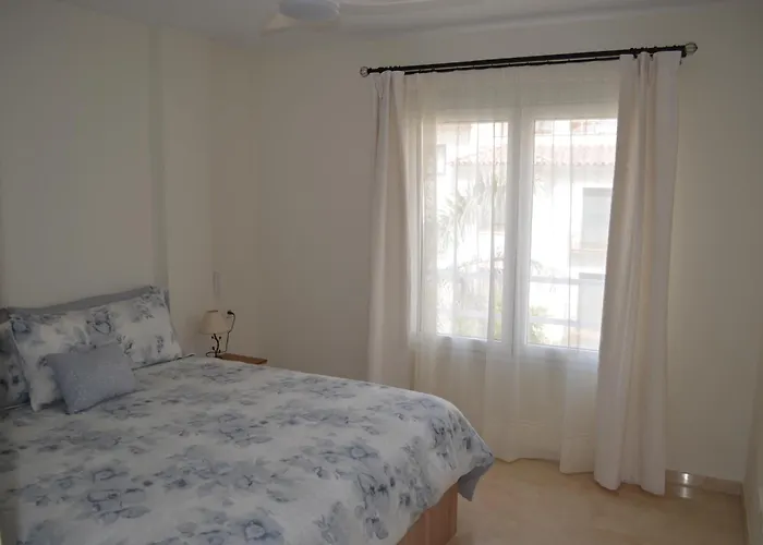 Frontline Deluxe 3br